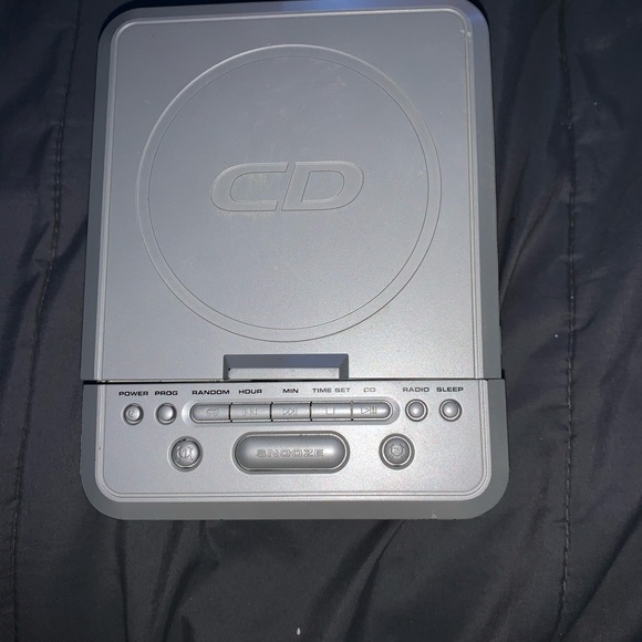 TRUTECH CD PLAYER CLOCK RADIO - Picture 2 of 7